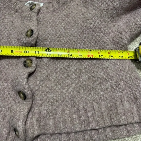 Velvet by Graham & Spencer Lavender Cropped Button Cardigan Shrunken Large - Picture 10 of 11